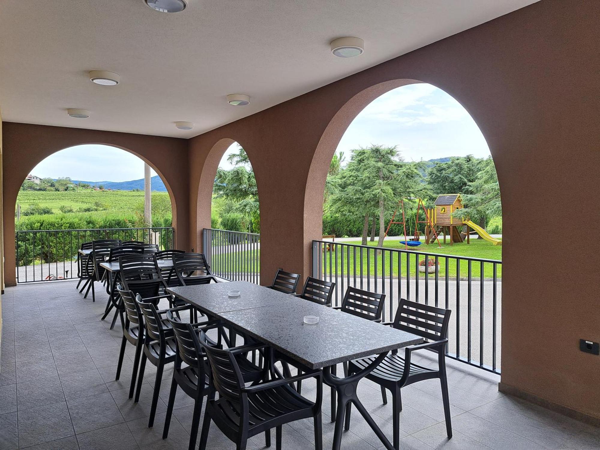 Posestvo Rouna - Winery And Apartments Vipava Esterno foto